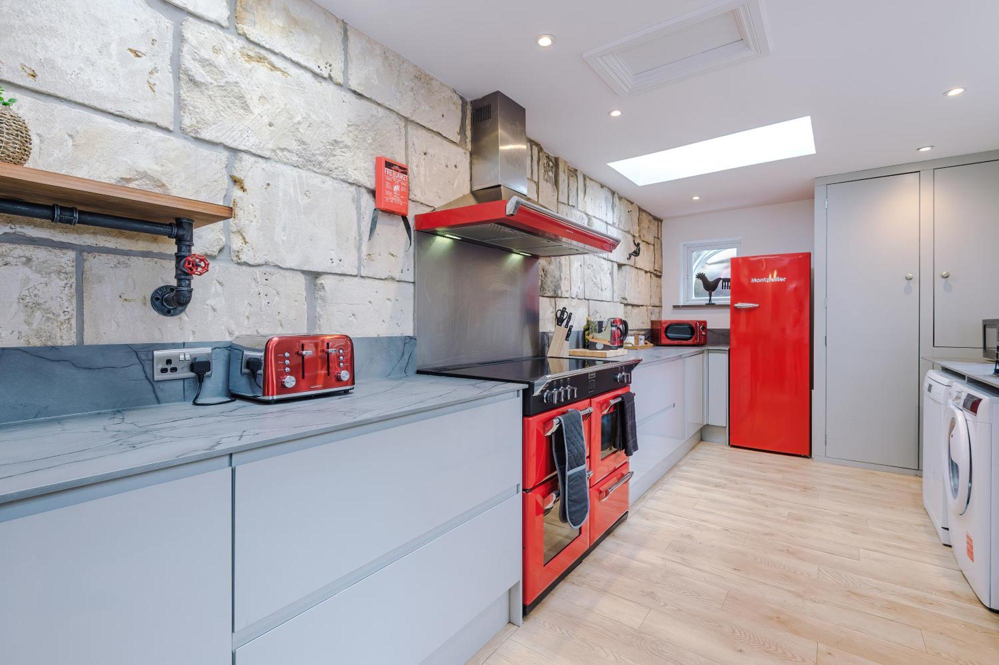 Incredible - Five Bedroom - 7 Actual Beds - 6 Bathroom House By Purestay - Central Bath With Parking Exterior foto
