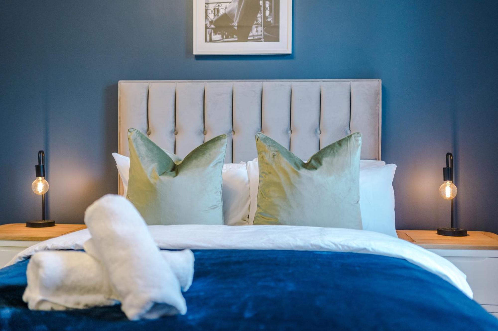 Incredible - Five Bedroom - 7 Actual Beds - 6 Bathroom House By Purestay - Central Bath With Parking Exterior foto