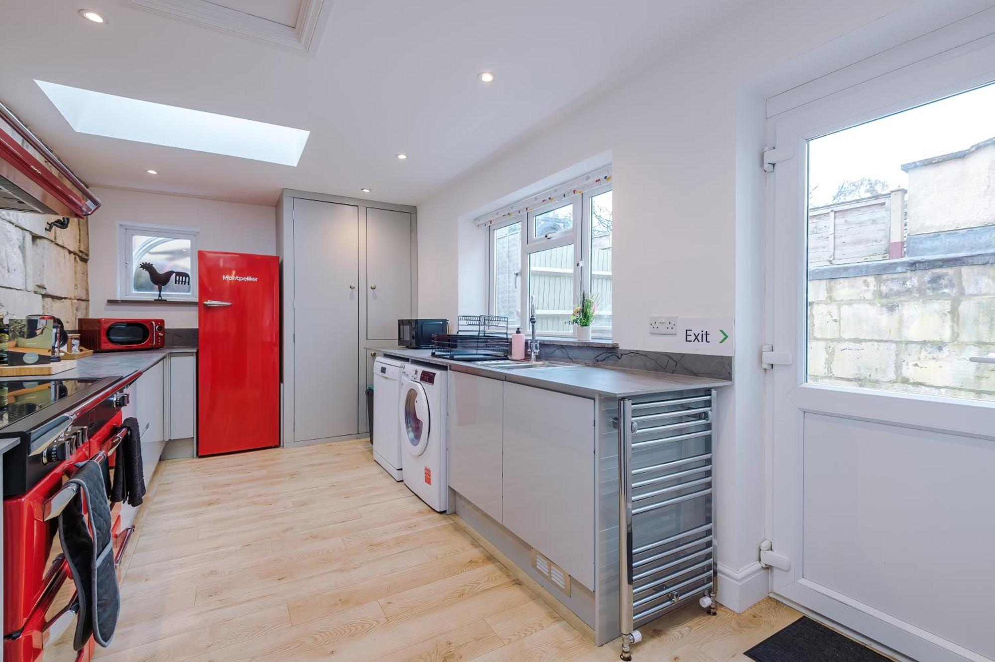 Incredible - Five Bedroom - 7 Actual Beds - 6 Bathroom House By Purestay - Central Bath With Parking Exterior foto