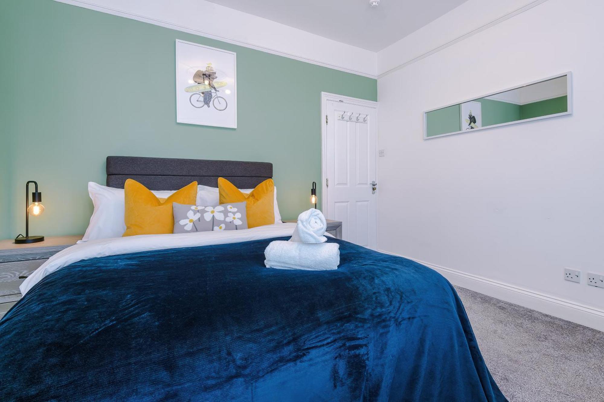 Incredible - Five Bedroom - 7 Actual Beds - 6 Bathroom House By Purestay - Central Bath With Parking Exterior foto