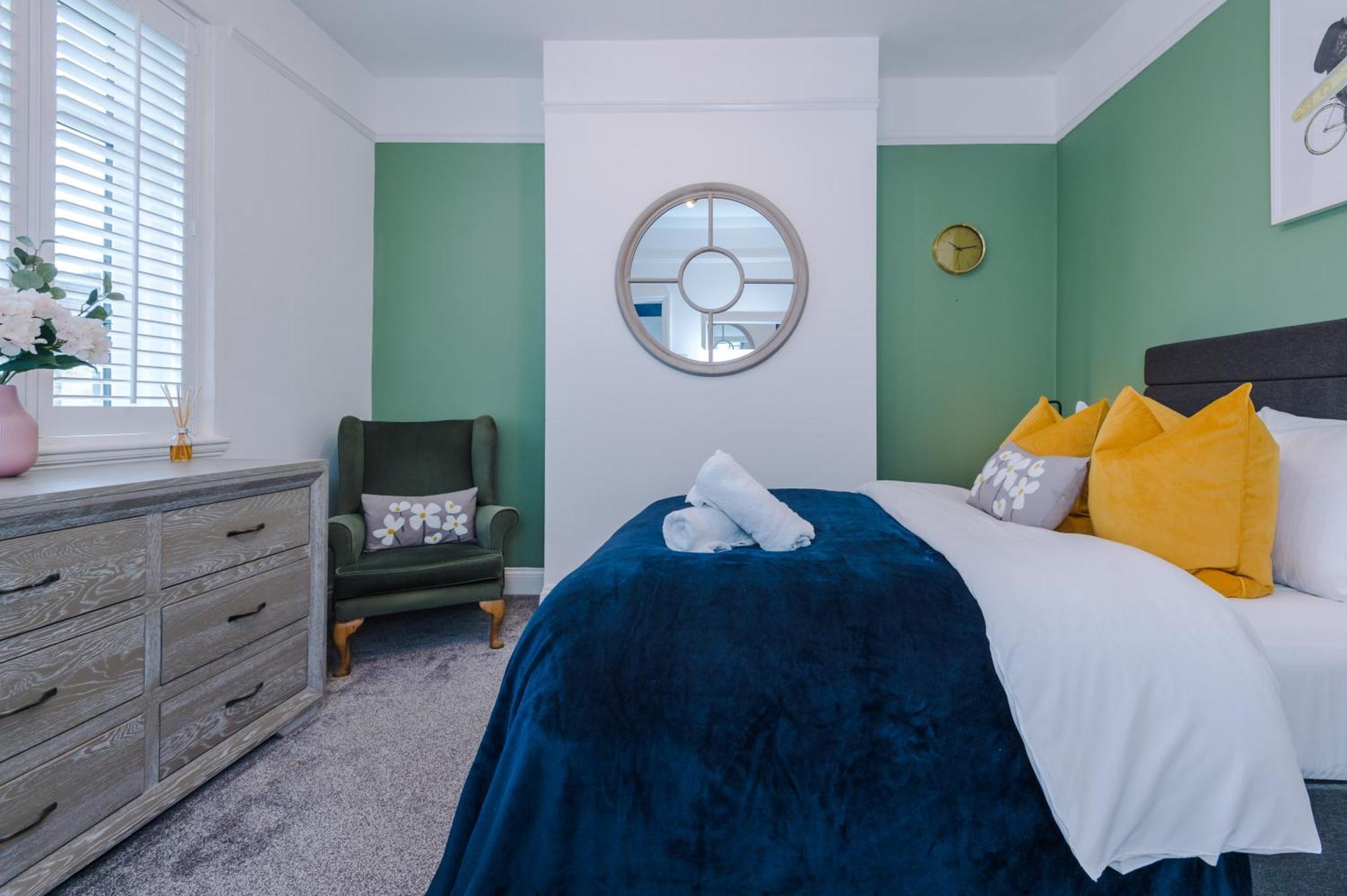 Incredible - Five Bedroom - 7 Actual Beds - 6 Bathroom House By Purestay - Central Bath With Parking Exterior foto