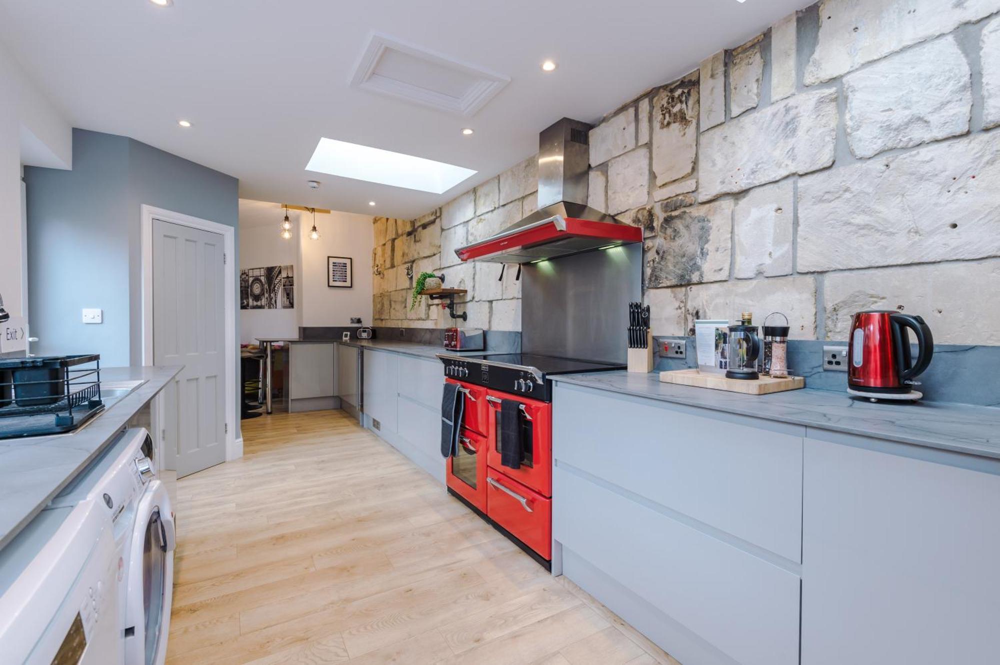 Incredible - Five Bedroom - 7 Actual Beds - 6 Bathroom House By Purestay - Central Bath With Parking Exterior foto