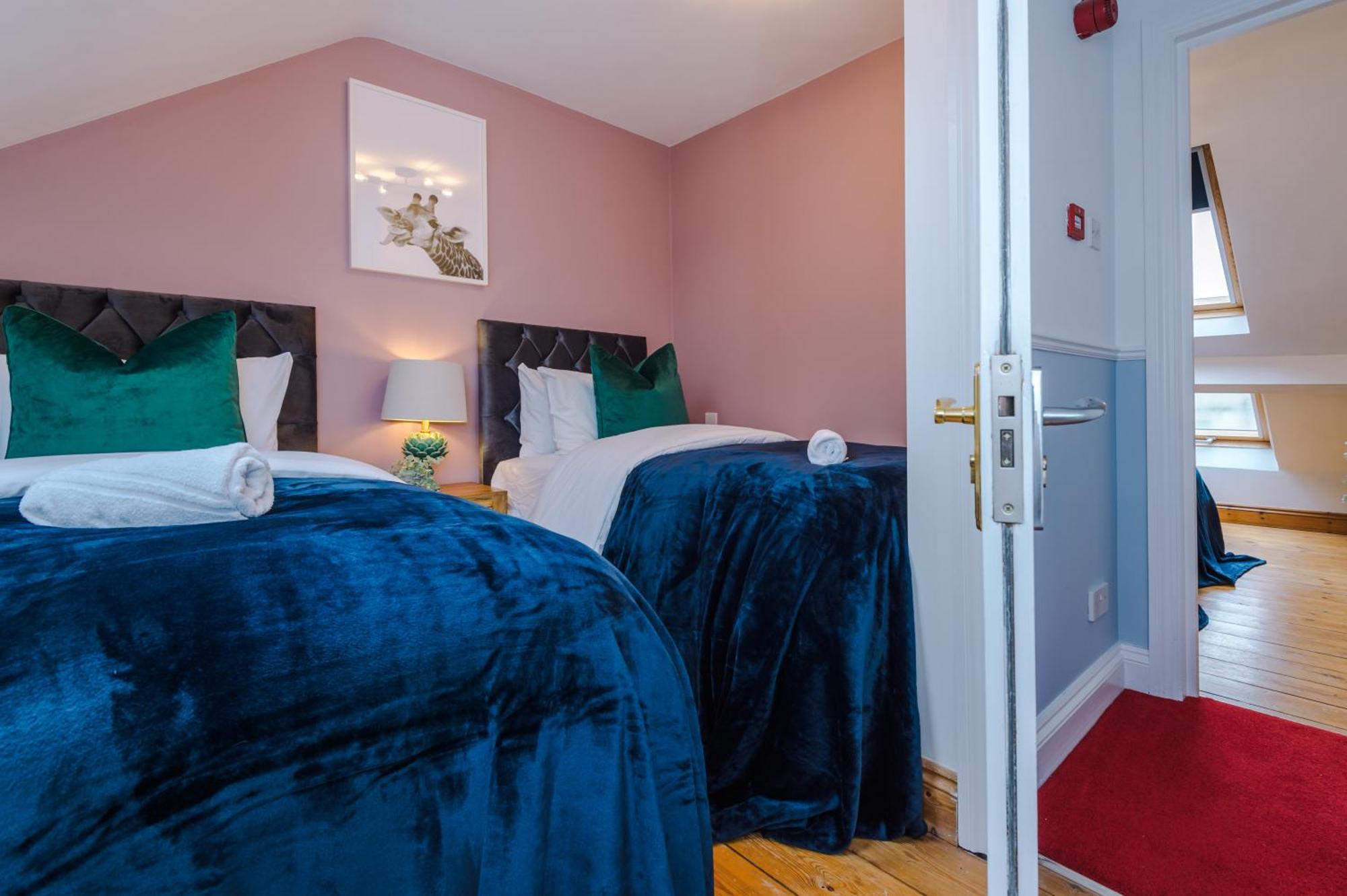 Incredible - Five Bedroom - 7 Actual Beds - 6 Bathroom House By Purestay - Central Bath With Parking Exterior foto
