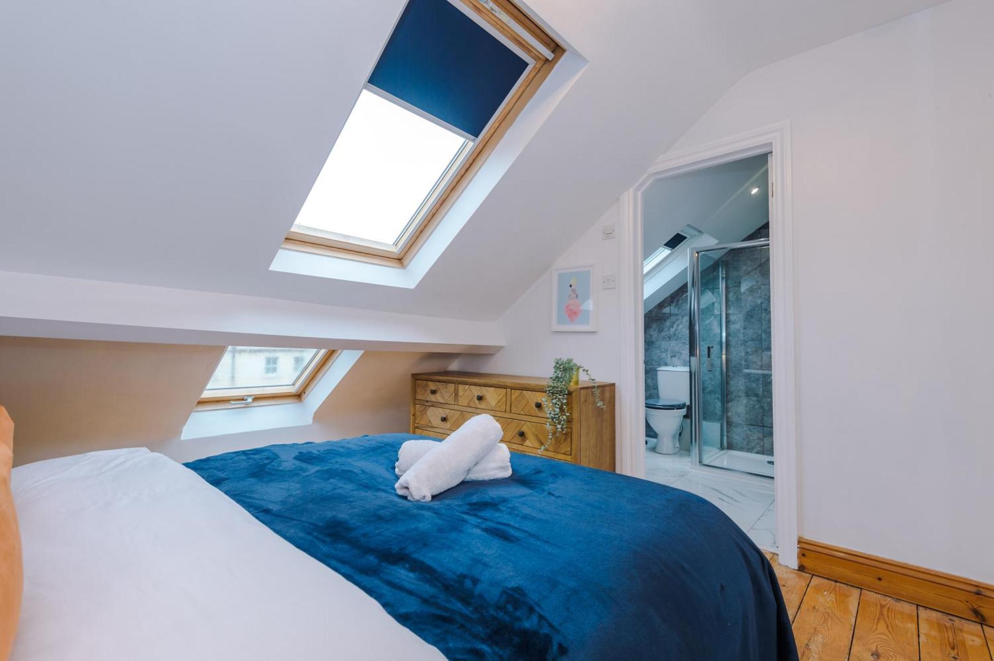 Incredible - Five Bedroom - 7 Actual Beds - 6 Bathroom House By Purestay - Central Bath With Parking Exterior foto