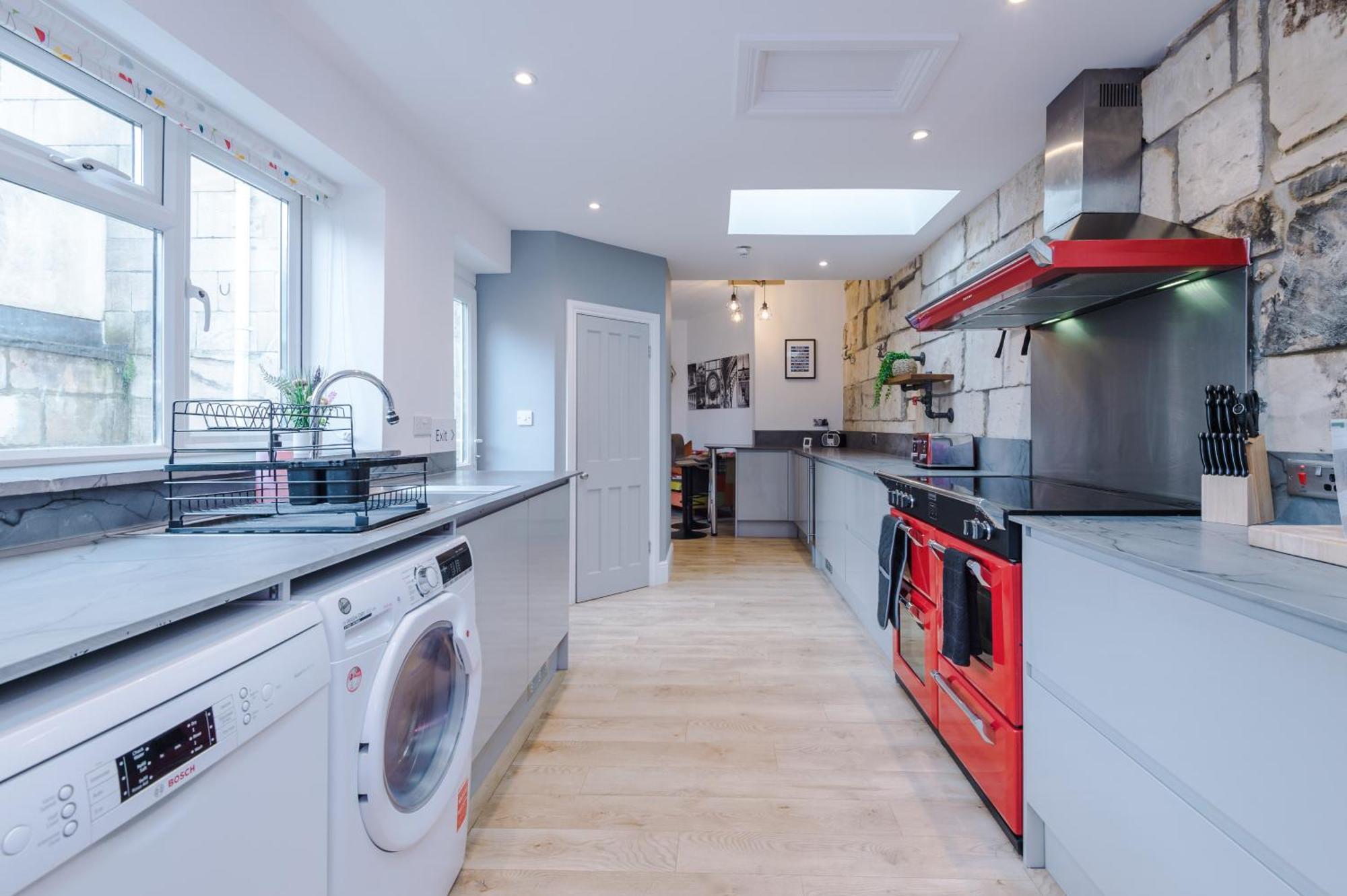 Incredible - Five Bedroom - 7 Actual Beds - 6 Bathroom House By Purestay - Central Bath With Parking Exterior foto